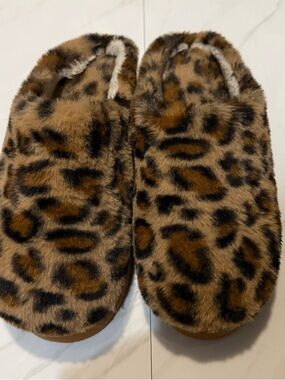 Faux Fur Leopard Print Slip-On Slippers